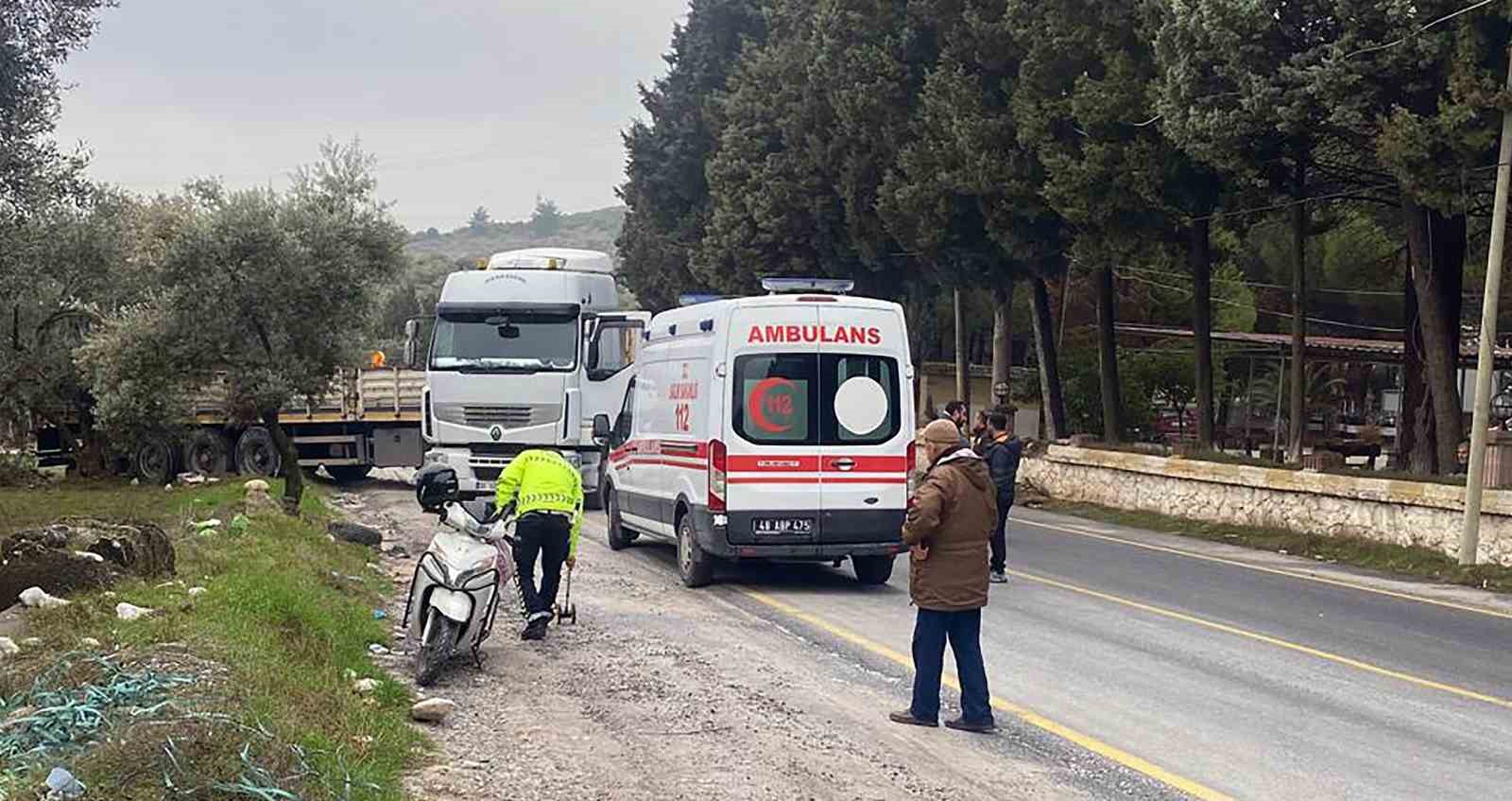 tirin-altinda-kalan-surucu-agir-yaralandi-J99fdmxC.jpg
