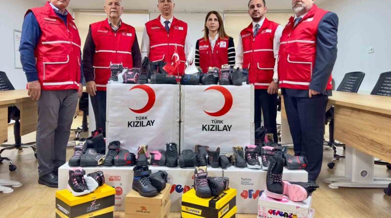 Türk Kızılay Manisa’dan kışlık ayakkabı kampanyası
