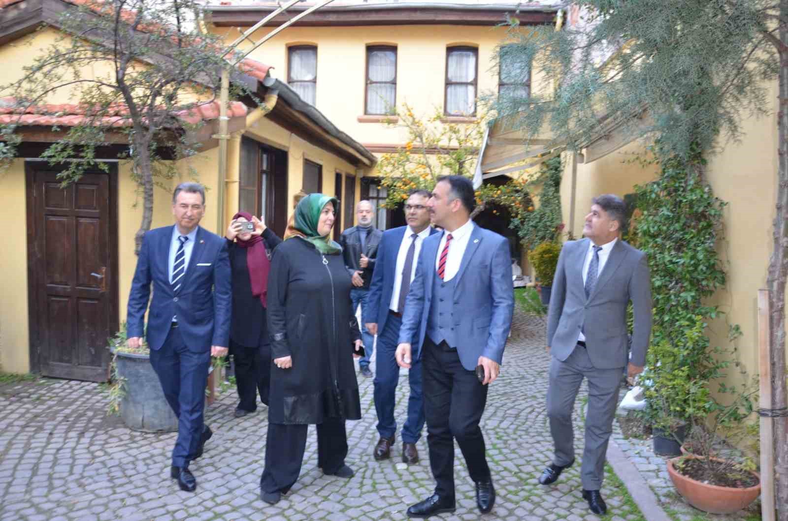 ugurelli-yigitbas-genclik-merkezi-ornek-bir-calisma-yurutuyor-KIDd9mks.jpg
