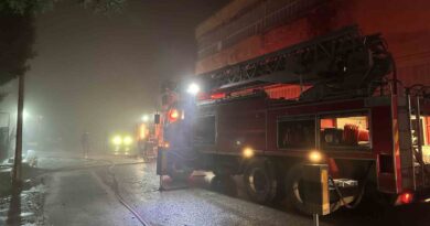 Uşak’ta poşet fabrikasında çıkan yangın söndürüldü Uşak’ta poşet fabrikasında çıkan yangın söndürüldü