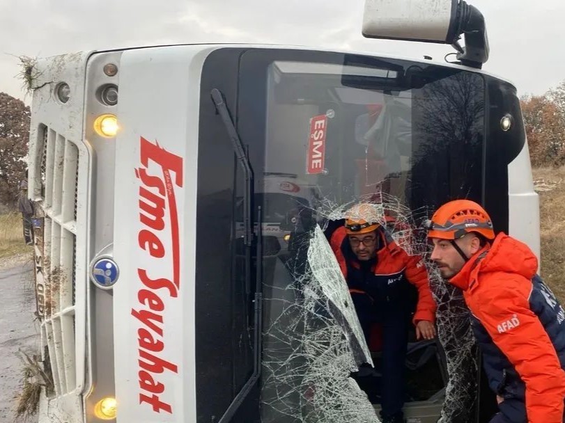 usakta-yolcu-tasiyan-midibus-yan-yatti-5-yarali-5Avi3ISw.jpg