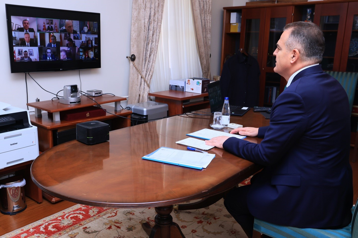 vali-akbiyik-baskanliginda-yeni-yil-tedbirleri-toplantisi-yapildi-wBHwYFDp.jpg