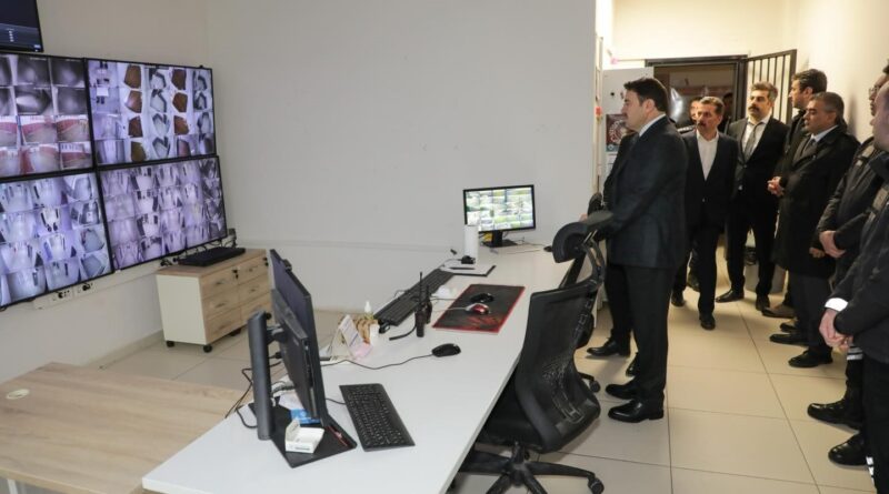 Vali Işın’dan İl Göç İdaresi Müdürlüğü Geri Gönderme Merkezi’nde denetim