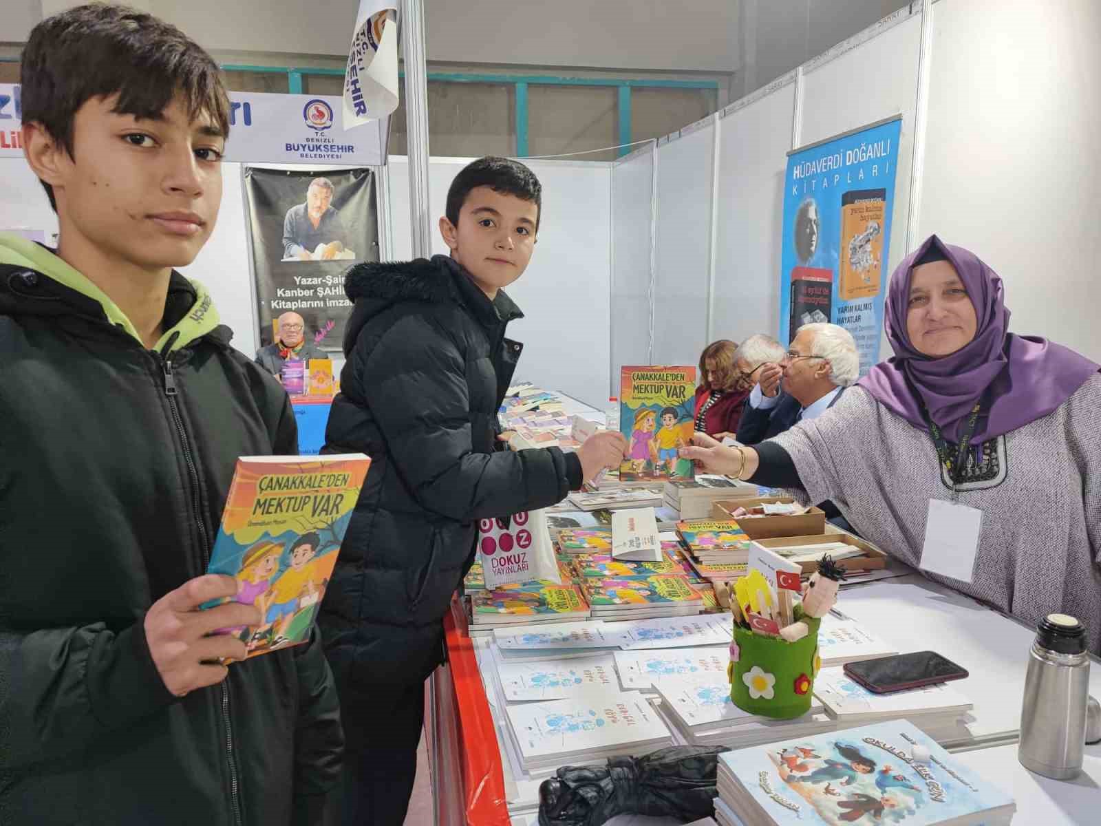 yazar-ogretmen-kitap-fuarinda-ogrencilerle-bulustu-P2mFAIRW.jpg