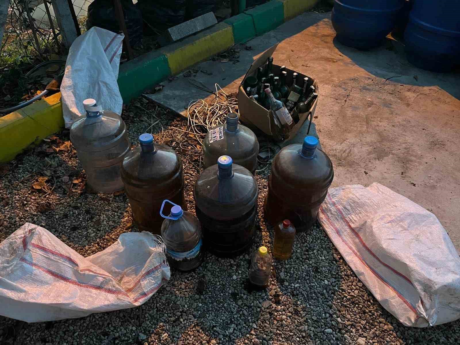 yeni-yil-oncesi-6-ton-sahte-alkol-ele-gecirildi-kiVuvdEK.jpg