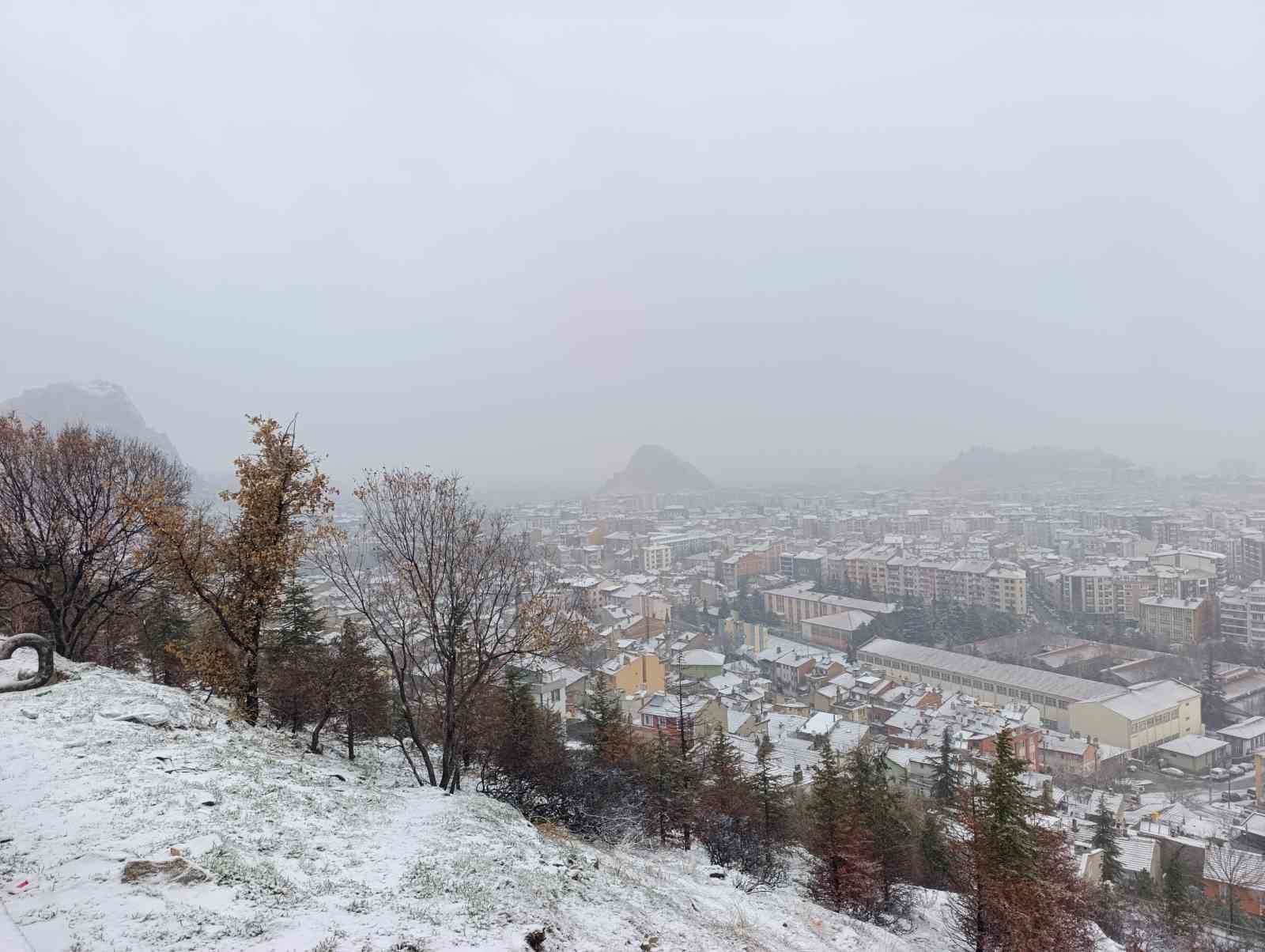 afyonkarahisarda-kar-yagisi-etkili-oldu-ZIhDavwu.jpg