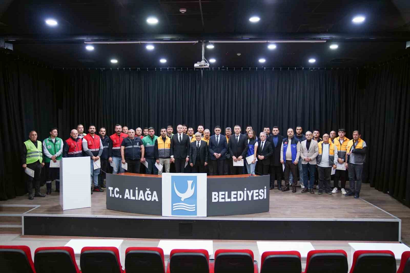 aliagada-orman-yanginlariyla-mucadele-eden-personele-tesekkur-belgesi-wyFDf1Tw.jpg