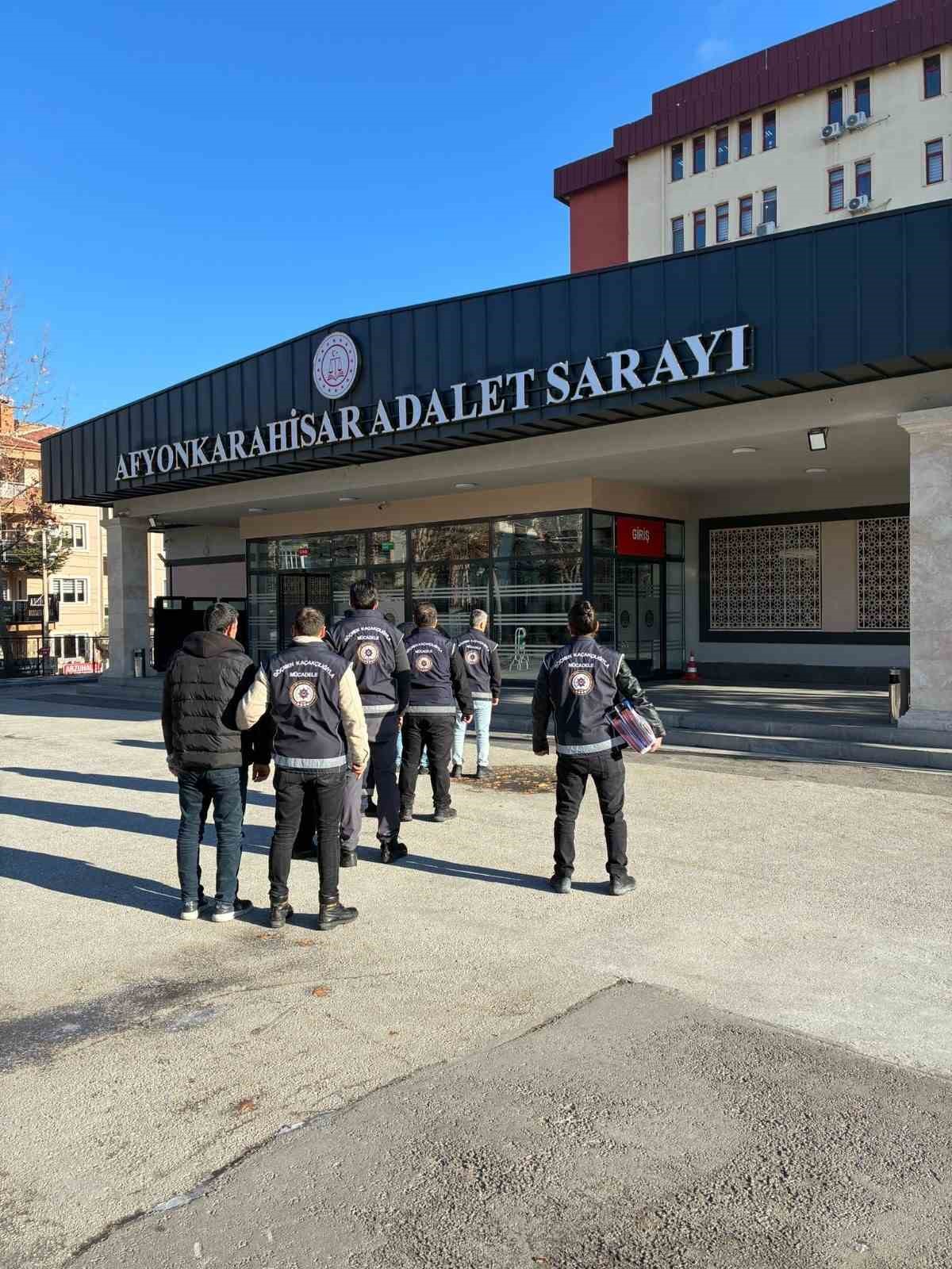 duzensiz-gocmen-operasyonunda-4-kisi-tutuklandi-nHsr6iq2.jpg