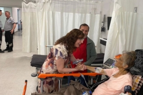 adu-hastanesi-bashekimi-uysal-hastalar-ve-hastane-calisanlari-ile-bayramlasti-J5lnPP7m.jpg