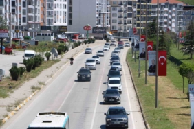 afyonkarahisar-antalya-yolunda-tatilcilerin-donus-yogunlugu-suruyor-mZ28mt4N.jpg