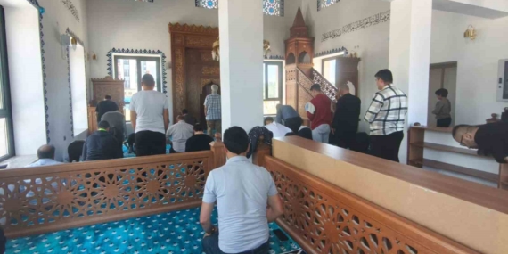 akcaova-toki-camiinde-ilk-cuma-namazi-kilindi-dJAHRffn.jpg