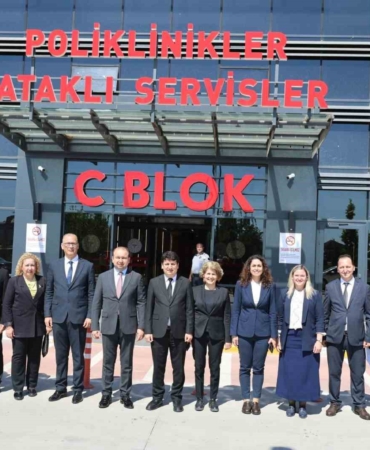 aydin-il-saglik-muduru-senkuldan-hastalara-ve-personele-bayram-ziyareti-PkpVBcc1.jpg