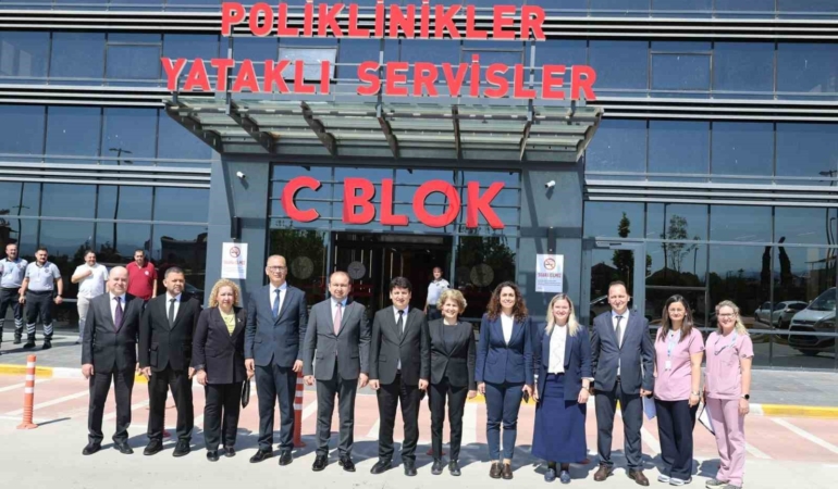 aydin-il-saglik-muduru-senkuldan-hastalara-ve-personele-bayram-ziyareti-PkpVBcc1.jpg