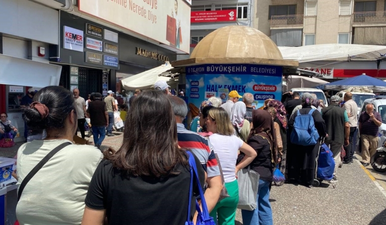 aydinda-bayram-oncesi-halk-ekmek-yogunlugu-tQNKsbL5.jpg