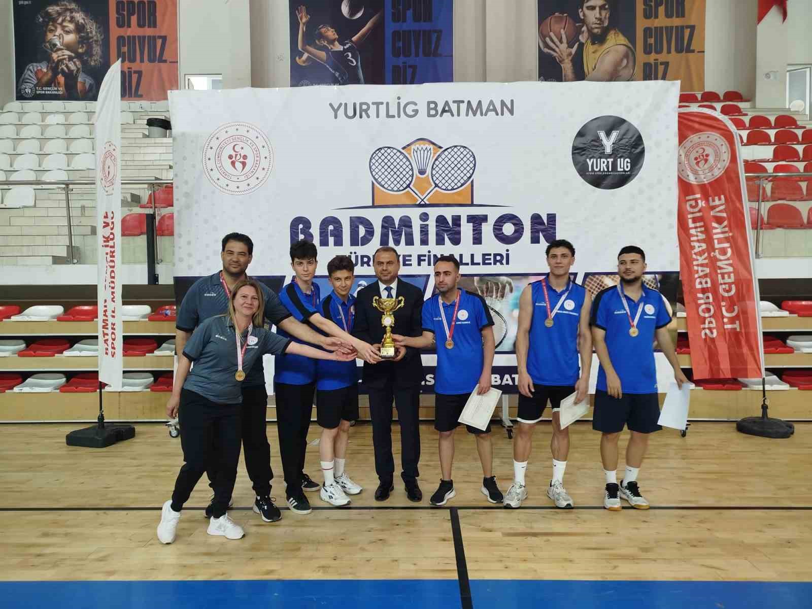 aydinin-badmintonculari-namaglup-sampiyon-oldu-RaraPULL.jpg