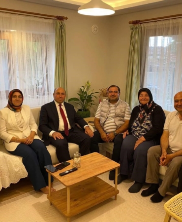 baskan-akdenizden-sehit-ailelerine-bayram-ziyareti-jdzdjl4Y.jpg