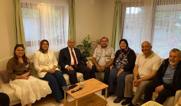 baskan-akdenizden-sehit-ailelerine-bayram-ziyareti-jdzdjl4Y.jpg