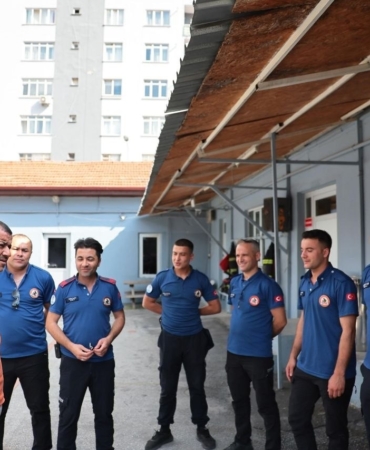 baskan-cavusoglundan-bayram-mesaisindeki-personele-ve-hastalara-ziyaret-Oe4mVKDy.jpg