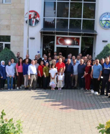 baskan-ozel-belediye-personeliyle-bayramlasti-QCJU61jv.jpg