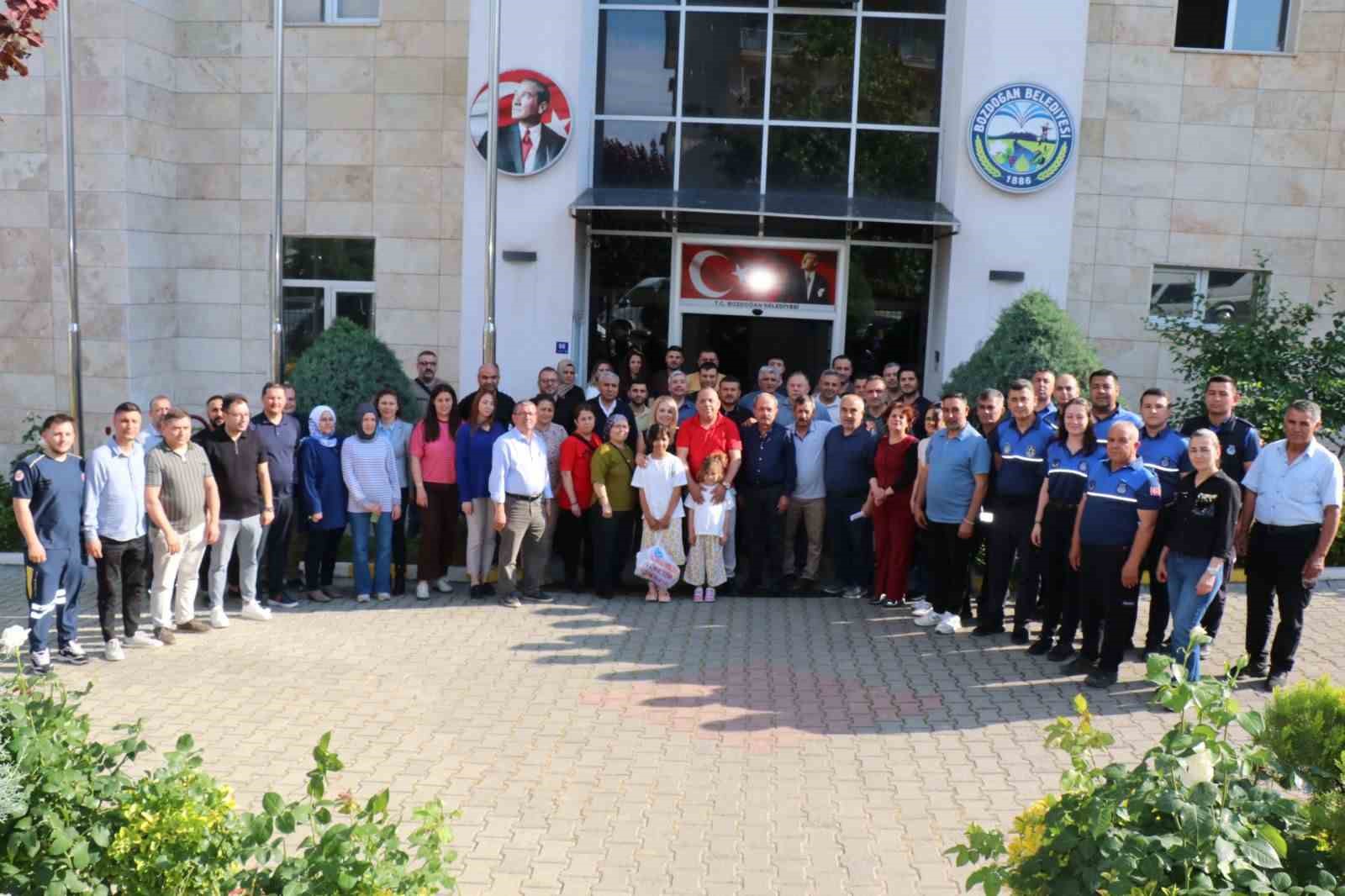 baskan-ozel-belediye-personeliyle-bayramlasti-QCJU61jv.jpg