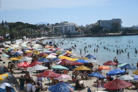 bayram-tatilinde-turizmin-kalbi-kusadasinda-atti-b7jN9Ti6.jpg