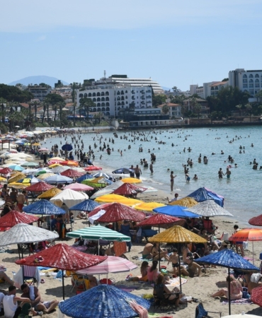 bayram-tatilinde-turizmin-kalbi-kusadasinda-atti-b7jN9Ti6.jpg