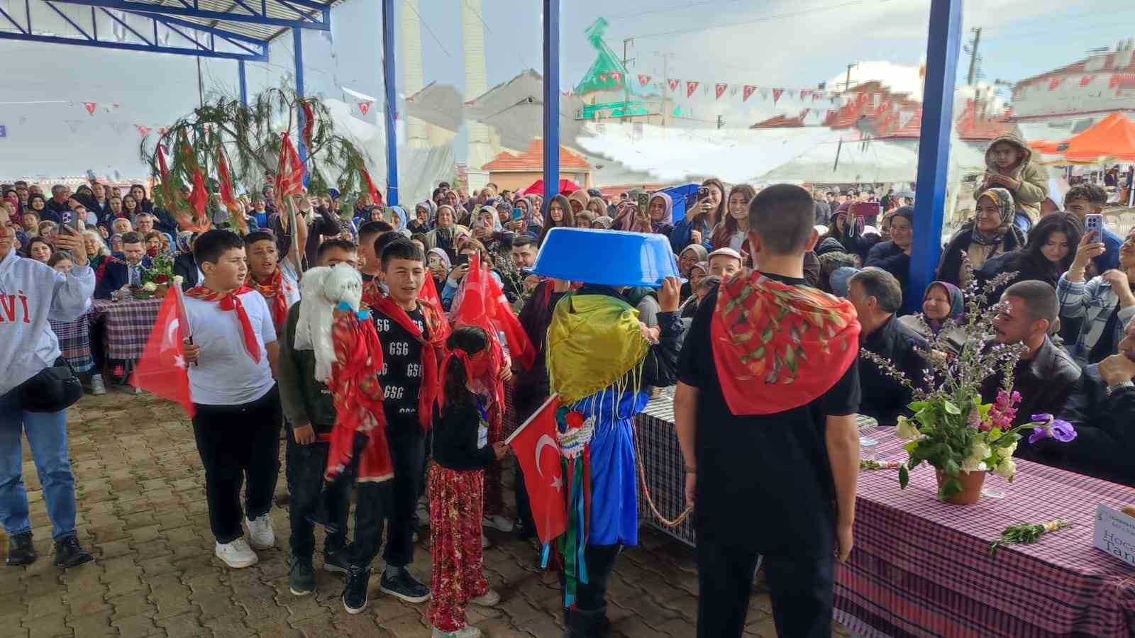 binlerce-yillik-anadolu-gelenegi-yagmur-gelini-denizlide-yasatildi-RsCXxteF.jpg