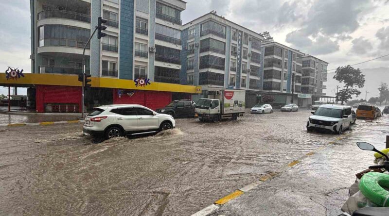 Bozdoğan’da sağanak yağış sonrası ekipler sahada
