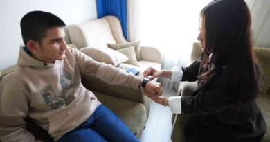 Denizli Büyükşehirin akıllı saat projesi vatandaşlardan tam not aldı