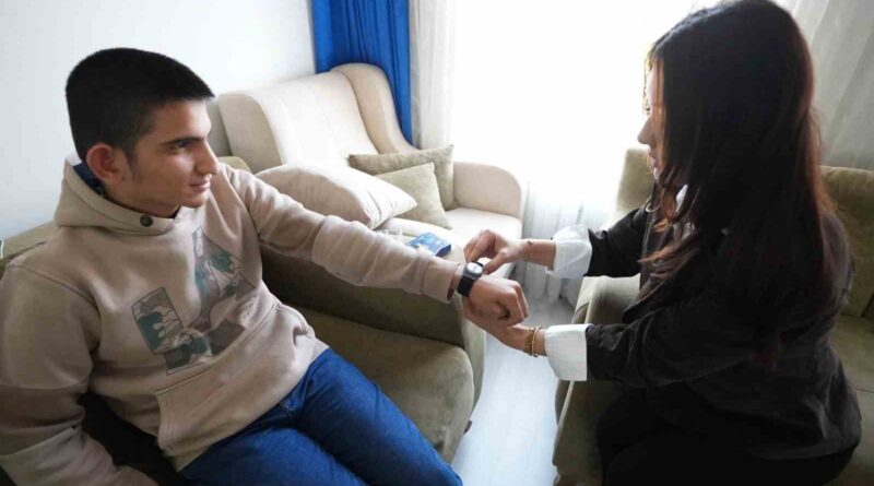 Denizli Büyükşehirin akıllı saat projesi vatandaşlardan tam not aldı
