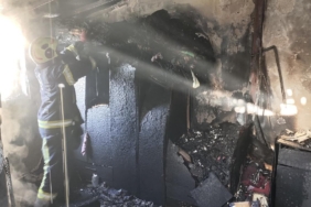 denizlide-4-katli-apartmanin-catisinda-cikan-yanginda-ev-kullanilamaz-hale-geldi-LR7LVyUm.jpg