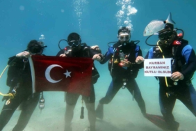 fethiyede-dalgiclardan-islak-bayram-kutlamasi-wclbhIwE.jpg