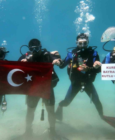 fethiyede-dalgiclardan-islak-bayram-kutlamasi-wclbhIwE.jpg