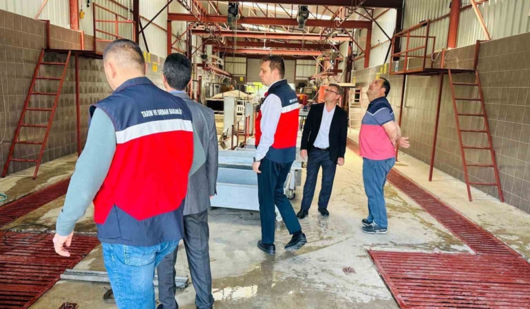 gedizde-gecici-kurban-kesim-yerlerinde-denetim-82RhhOxm.jpg