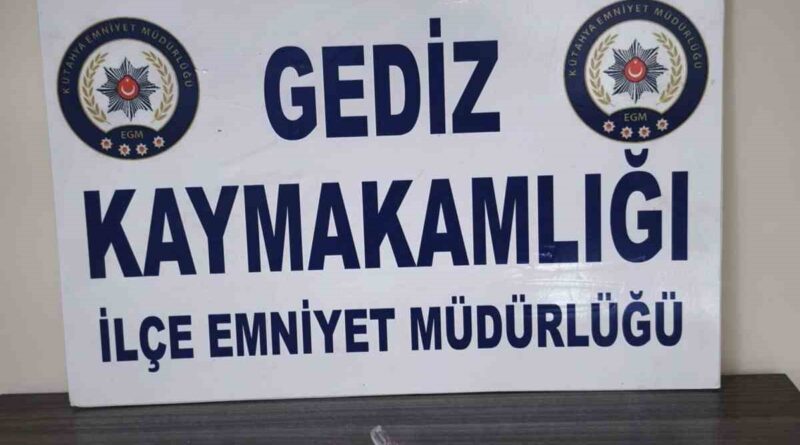 Gediz’de polis uyuşturucuya geçit vermiyor Gediz’de polis uyuşturucuya geçit vermiyor