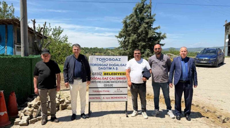 Gediz’in yeni mahallelerinde doğalgaz için ilk kazma vuruldu Gediz’in yeni mahallelerinde doğalgaz için ilk kazma vuruldu