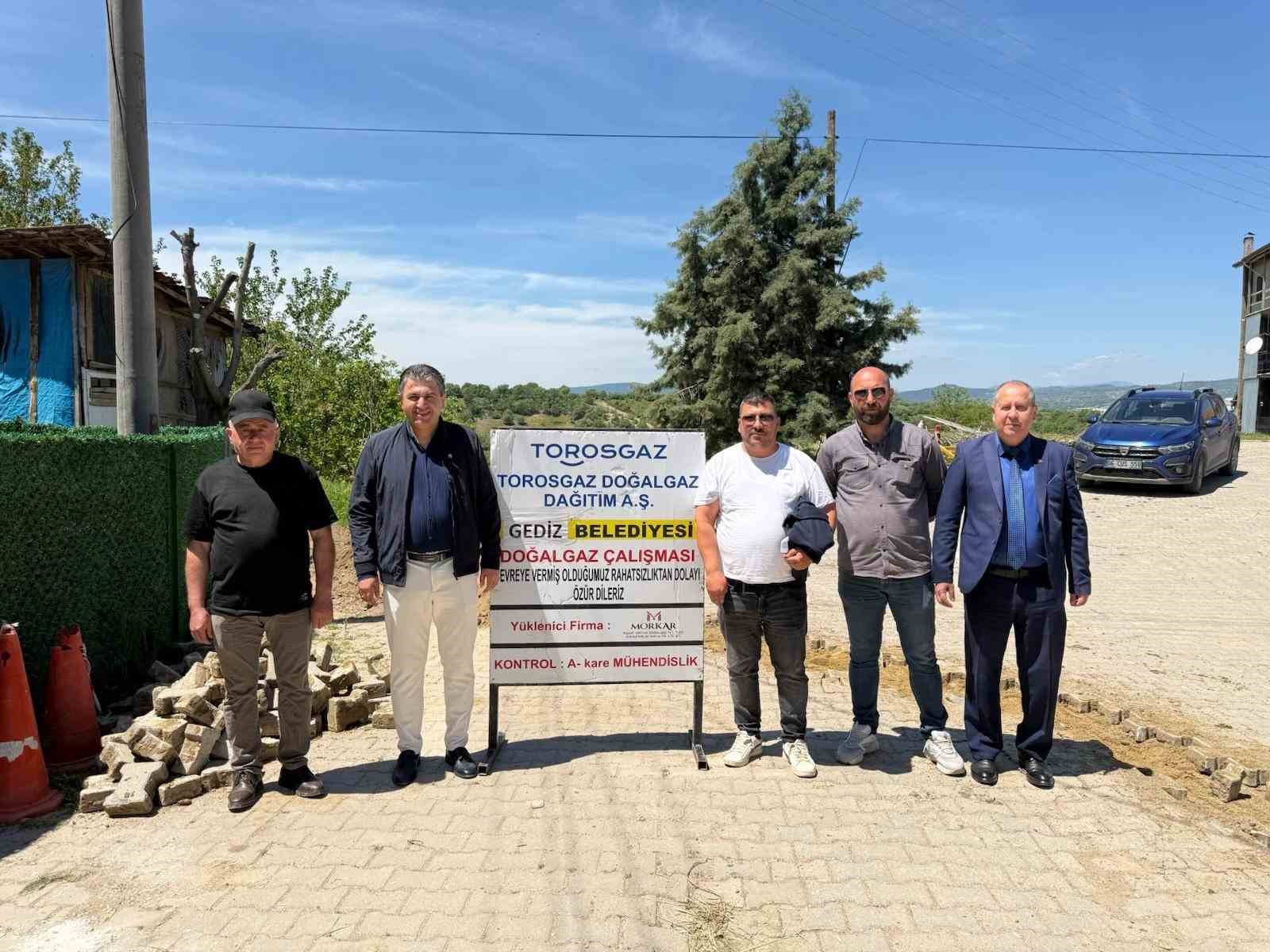 gedizin-yeni-mahallelerinde-dogalgaz-icin-ilk-kazma-vuruldu-4NEcRhga.jpg