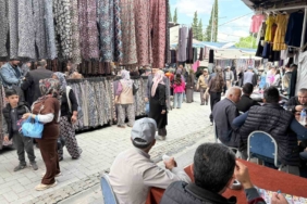 gordes-pazarinda-bayram-bereketi-sjJ49bgC.jpg