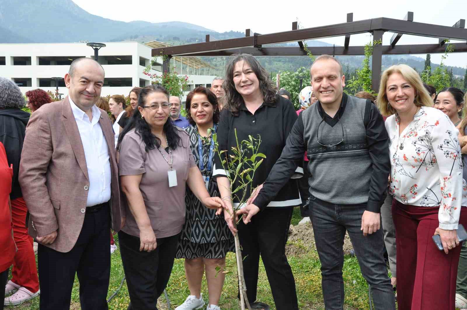 hemsireler-icin-umut-bahcesi-olusturuldu-xrr8QmEN.jpg