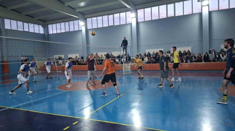Hisarcık’ta kurumlararası voleybol turnuvasında Devlet Hastanesi şampiyon oldu