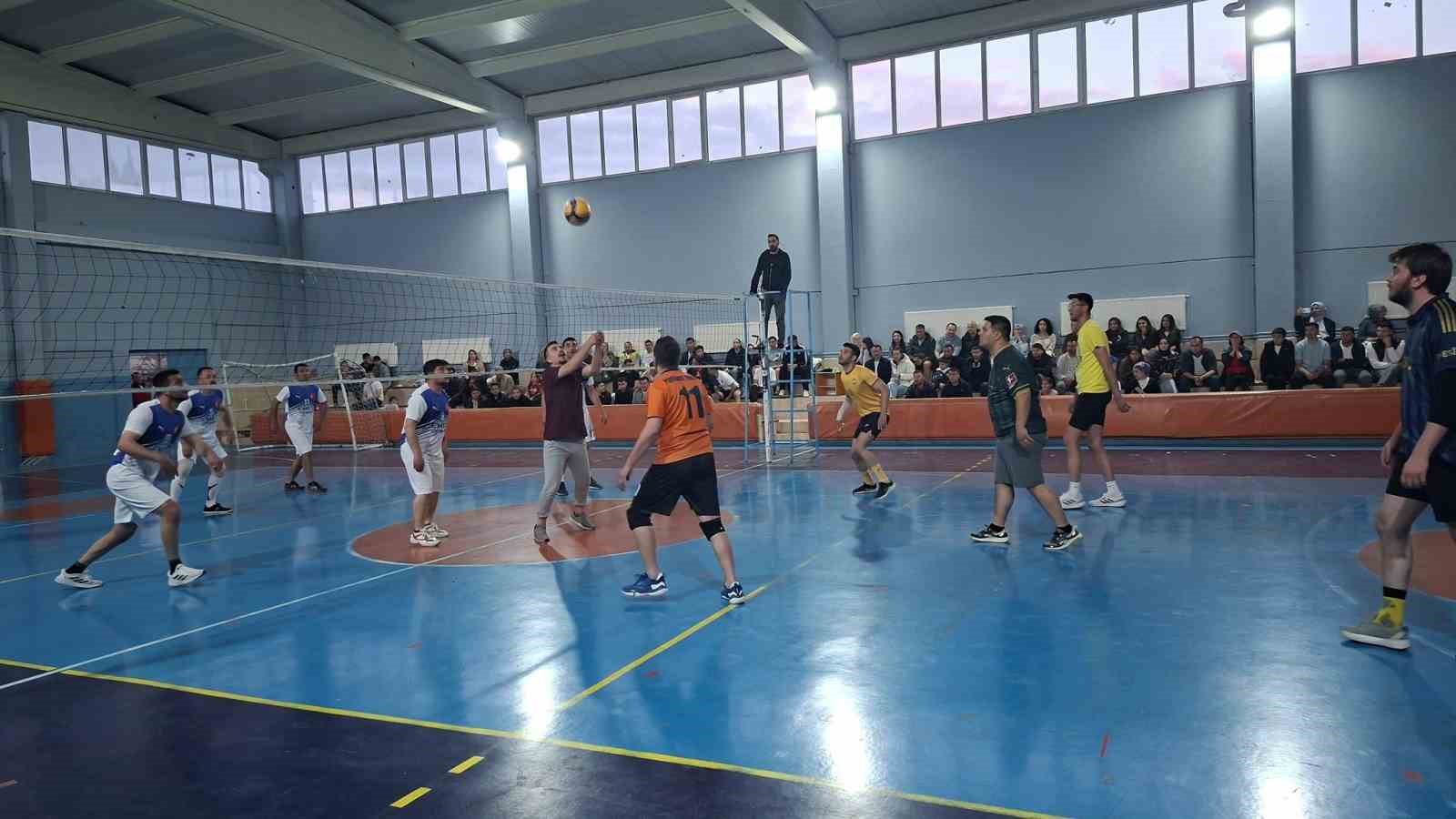 hisarcikta-kurumlararasi-voleybol-turnuvasinda-devlet-hastanesi-sampiyon-oldu-rNtgNREp.jpg