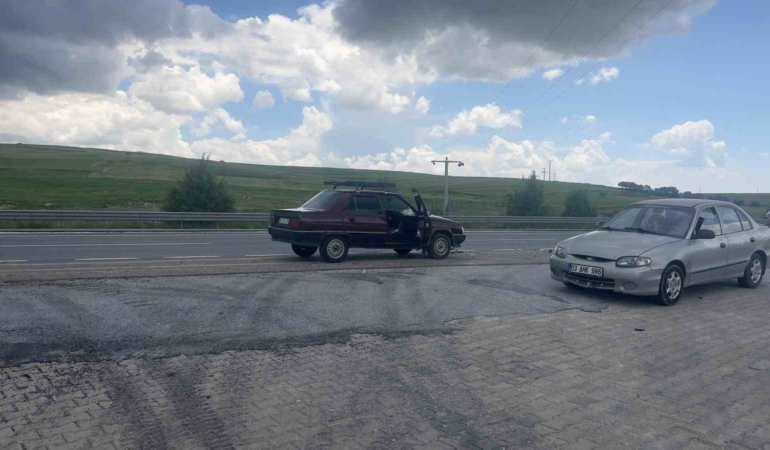 iki-otomobilin-carpistigi-kazada-bir-kisi-yaralandi-ENi1nDrm.jpg