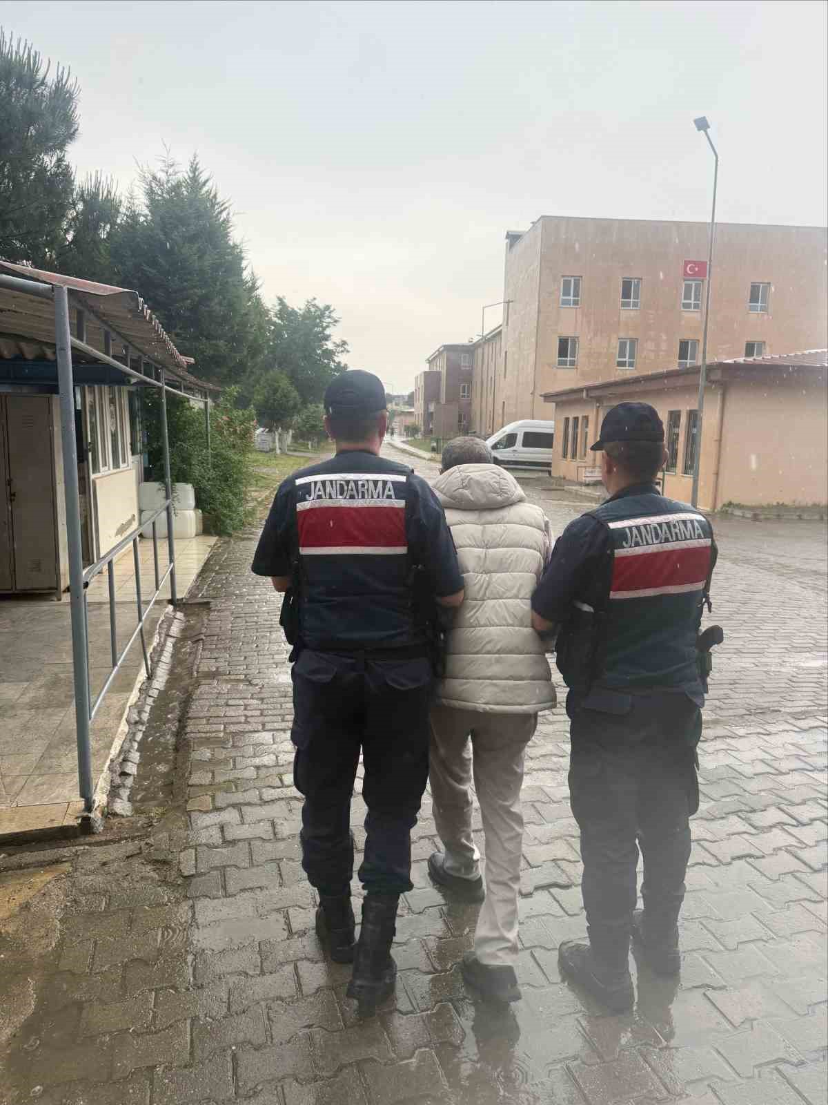 incirliovada-22-yil-hapis-cezasi-bulunan-hukumlu-yakalandi-HsJAvEgb.jpg
