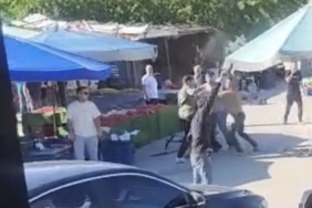 izmirde-pazarcilar-arasinda-silahli-kavga-kamerada-x8ZnYKL6.jpg