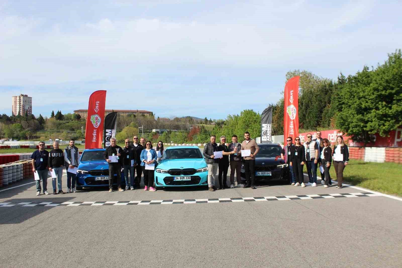 izmit-korfez-pisti-guc-ve-performansa-ev-sahipligi-yapti-ldJDzHK7.jpg