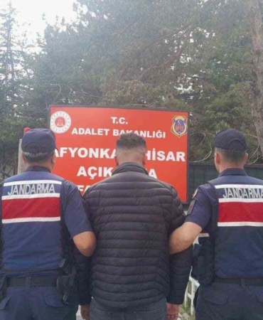 jandarma-cesitli-suclardan-aranan-10-kisiyi-yakaladi-fEYIF83j.jpg