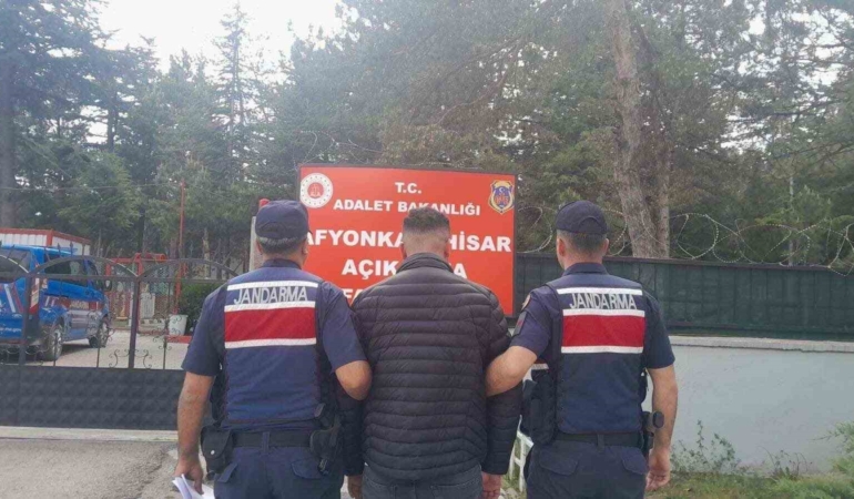 jandarma-cesitli-suclardan-aranan-10-kisiyi-yakaladi-fEYIF83j.jpg