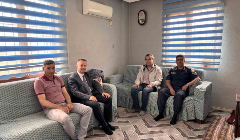 kaymakam-gundogdu-sehit-aileleri-ve-gazilerle-bayramlasti-NNI96F2D.jpg