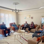 kaymakam-gungorden-sehit-ailelerine-bayram-ziyareti-vZ6bV1Xm.jpg