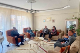 kaymakam-gungorden-sehit-ailelerine-bayram-ziyareti-vZ6bV1Xm.jpg